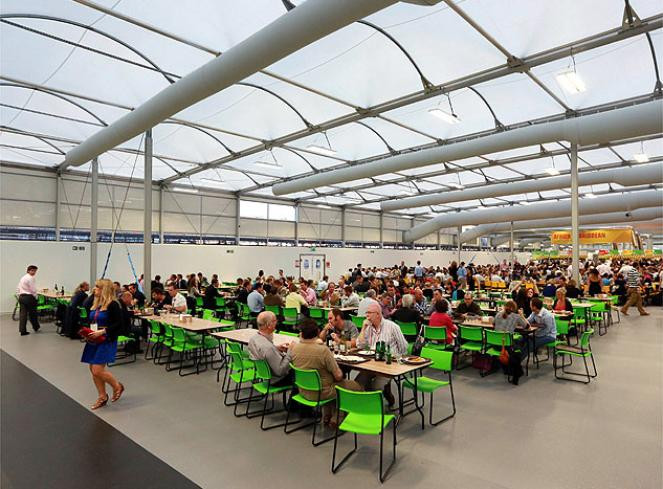 Khu vực ăn trưa của các VĐV. Khu vực ăn trưa của các VĐV.