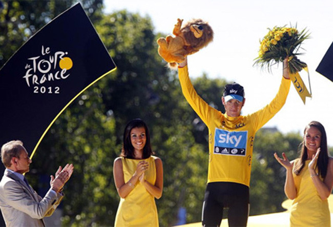 Bradley Wiggins làm nên lịch sử ở tuổi 32.