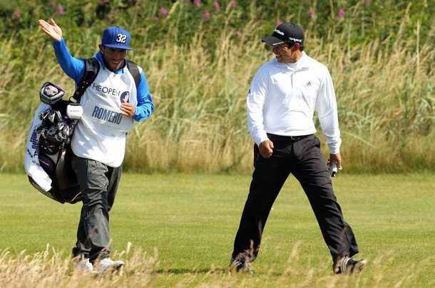 Dù là phụ nhưng Tevez được nhiều CĐV chú ý vì anh quá nổi tiếng trong bóng đá. Dù là phụ nhưng Tevez được nhiều CĐV chú ý vì anh quá nổi tiếng trong bóng đá.