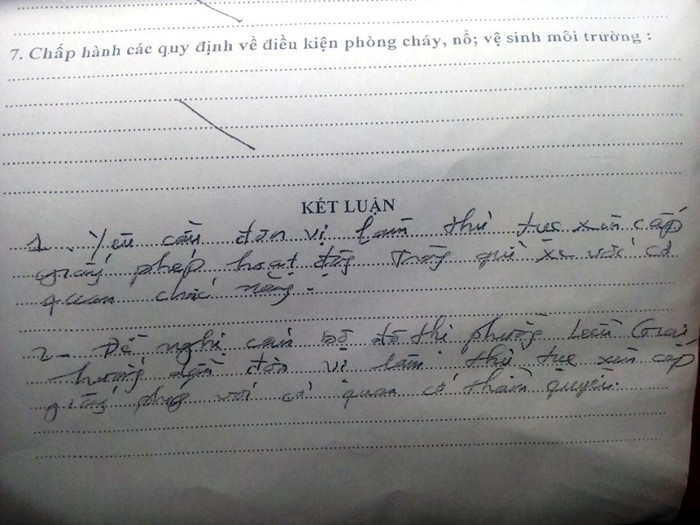 Biên bản của Đoàn kiểm tra liên nghành quận Ba Đình yêu cầu đơn vị (Công ty Hùng Vương_PV) làm thủ tục xin cấp giấy phép hoạt động trông giữ xe. (Ảnh MC)