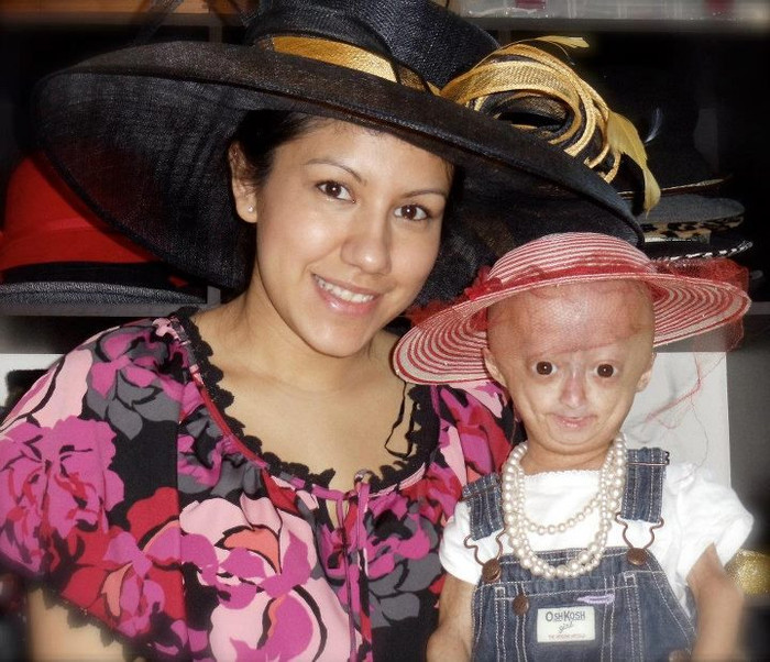 Adalia hiện là cô bé nổi tiếng thế giới, cô có website riêng và facebook cá nhân có đến hơn 4 triệu like và hàng triệu người theo dõi.