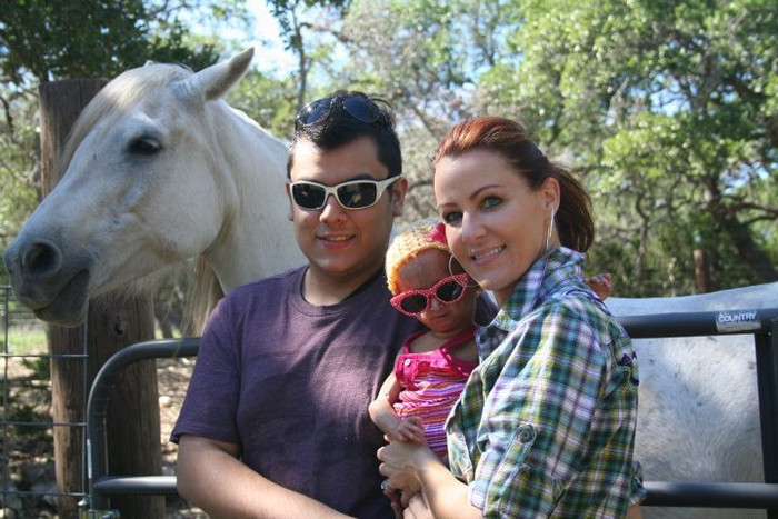 Cộng đồng mạng ngưỡng mộ cô bé mắc căn bệnh quái ác, hiểm nghèo nhưng lại rất lạc quan và không hề mặc cảm với bản thân