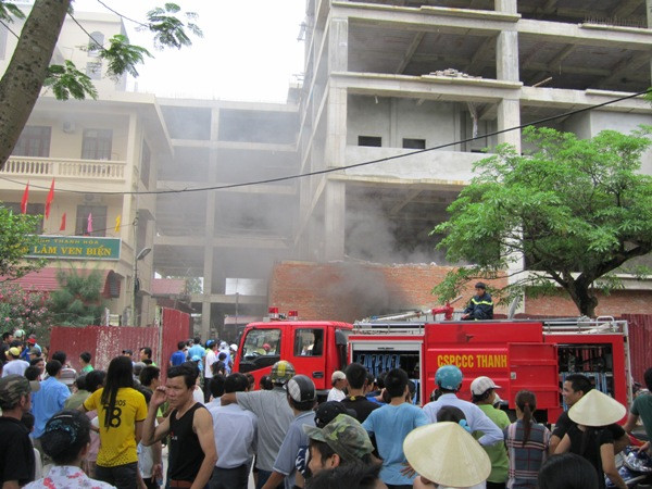 Xảy ra cháy, nổ thì cách tố nhất là người dân tự biết cứu mình (ảnh minh họa). Xảy ra cháy, nổ thì cách tố nhất là người dân tự biết cứu mình (ảnh minh họa).