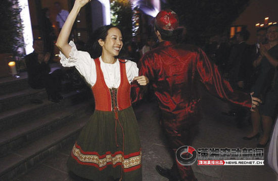 Tân lang, tân nương trong trang phục truyền thống Tân lang, tân nương trong trang phục truyền thống