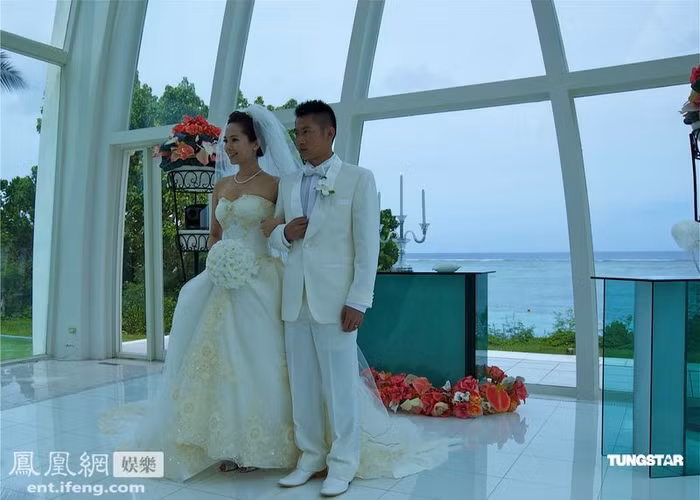 Quách Thiện Ni và ông xã Chu Thiếu Kiệt quen nhau vào cuối năm ngoái khi cùng làm việc tại trường quay Cung tỏa tâm ngọc. Quách Thiện Ni và ông xã Chu Thiếu Kiệt quen nhau vào cuối năm ngoái khi cùng làm việc tại trường quay Cung tỏa tâm ngọc.