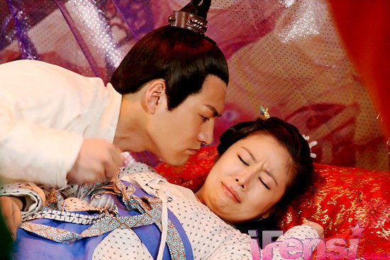 Những hình ảnh khá nhạy cảm trong Khuynh thế hoàng phi mới được đăng tải Những hình ảnh khá nhạy cảm trong Khuynh thế hoàng phi mới được đăng tải