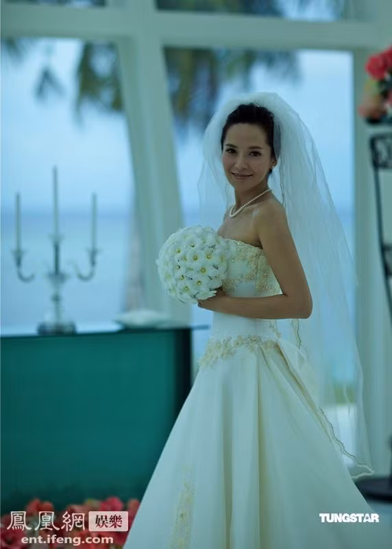 Ngày 1/10, Hoa hậu Hồng Kông 1999, nữ diễn viên xinh đẹp trong các phim Trường Bình công chúa, Lạc Thần... là Quách Thiện Ni đã âm thầm lên xe hoa Ngày 1/10, Hoa hậu Hồng Kông 1999, nữ diễn viên xinh đẹp trong các phim Trường Bình công chúa, Lạc Thần... là Quách Thiện Ni đã âm thầm lên xe hoa