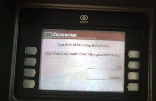 Khách hàng đã vô cùng bất ngờ, hoang mang khi số tiền trong tài khoản ATM đã “không cánh mà bay" Khách hàng đã vô cùng bất ngờ, hoang mang khi số tiền trong tài khoản ATM đã “không cánh mà bay"