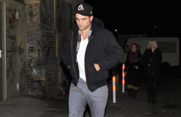 Anh chàng "ma cà rồng" Robert Pattinson buồn bã than thở: "Mọi người chỉ quan tâm đến tôi khi tôi đóng Twilight" Anh chàng "ma cà rồng" Robert Pattinson buồn bã than thở: "Mọi người chỉ quan tâm đến tôi khi tôi đóng Twilight"