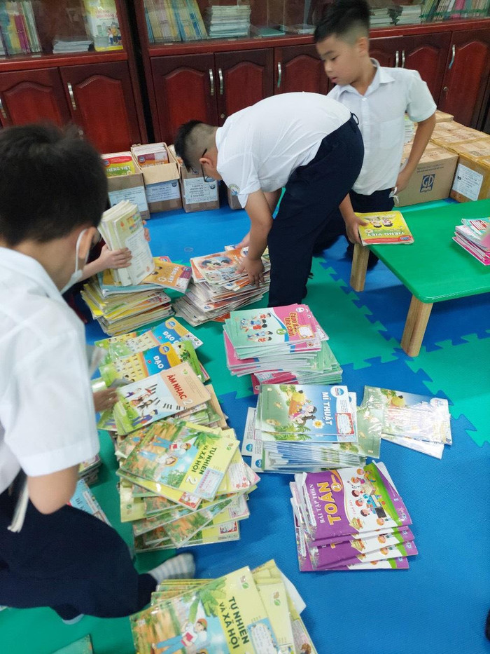 Mỗi loại sách được phân chia cẩn thận Mỗi loại sách được phân chia cẩn thận