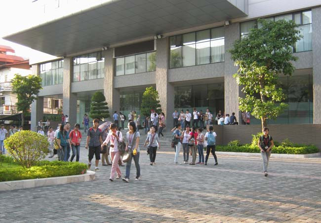 Nhiều bạn SV Ngoại Thương ngạc nhiên với tuyên bố lương khởi điểm 1000 USD