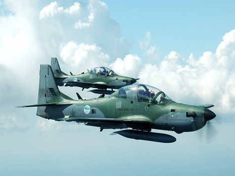 Hai chiếc A-29 Super Tucano trên bầu trời. Hai chiếc A-29 Super Tucano trên bầu trời.