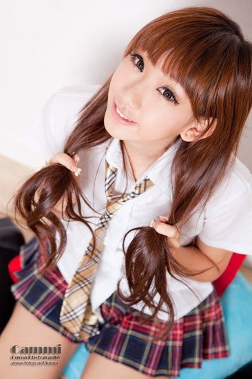 Những hình ảnh thân mật của Trần Quán Hy và cô bạn gái tuổi teen bị rò rỉ trên mạng đã nhanh chóng thu hút sự chú ý của dư luận Trung Quốc. Từ một người mẫu không tiếng tăm gì, những ngày này, cái tên Cammi trở nên nóng hơn bao giờ hết khi liên tục xuất hiện trên mặt báo. Những hình ảnh thân mật của Trần Quán Hy và cô bạn gái tuổi teen bị rò rỉ trên mạng đã nhanh chóng thu hút sự chú ý của dư luận Trung Quốc. Từ một người mẫu không tiếng tăm gì, những ngày này, cái tên Cammi trở nên nóng hơn bao giờ hết khi liên tục xuất hiện trên mặt báo.