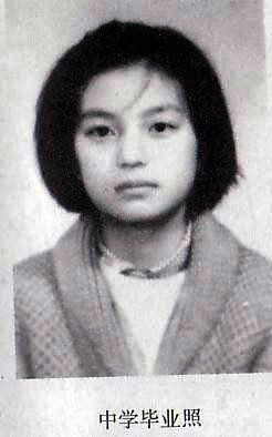 Bức ảnh Triệu Vy ngày tốt nghiệp Trung học