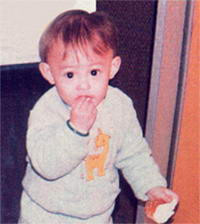 Nhưng cũng có giai đoạn Bá Chi rất giống với một bé trai kháu khỉnh Nhưng cũng có giai đoạn Bá Chi rất giống với một bé trai kháu khỉnh