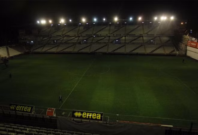 Sự cố mất điện ở trận đấu giữa Vallecano và Real.