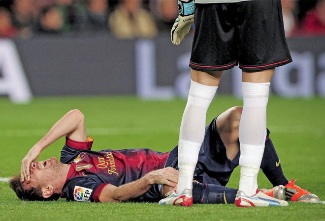 Messi dính chấn thương ở trận đấu với Celta Vigo. Đây cũng là trận đấu M10 'tịt ngòi'. Messi dính chấn thương ở trận đấu với Celta Vigo. Đây cũng là trận đấu M10 'tịt ngòi'.