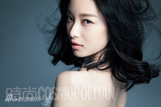 Nhập vai kỹ nữ nói được tiếng Anh bên sông Tần Hoài những năm 1940, ngoài đời Nghê Ni chỉ là một sinh viên mới tốt nghiệp chuyên ngành ngôn ngữ phát thanh Đại học Truyền thông Trung Quốc. Cô được đoàn phim chọn và tham gia đào tạo vào cuối năm 4 đại học. Nhập vai kỹ nữ nói được tiếng Anh bên sông Tần Hoài những năm 1940, ngoài đời Nghê Ni chỉ là một sinh viên mới tốt nghiệp chuyên ngành ngôn ngữ phát thanh Đại học Truyền thông Trung Quốc. Cô được đoàn phim chọn và tham gia đào tạo vào cuối năm 4 đại học.