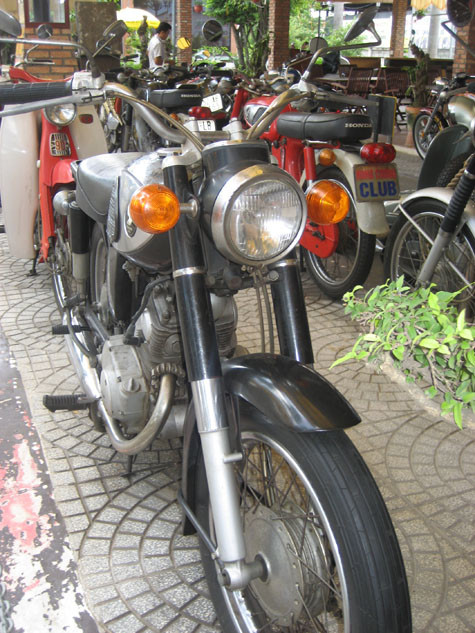 UBND TP.HCM vừa giao Công an TP chủ trì phối hợp với một số ban ngành xây dựng dự thảo về quy chế tối thiểu cho lưu hành và niên hạn lưu hành xe môtô hai, ba bánh, xe gắn máy (kể cả xe điện).