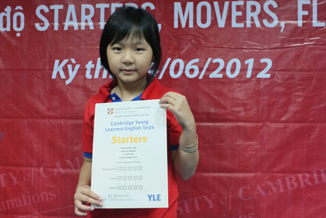 Các em học sinh cho biết, không quá khó khăn để đạt được 10 khiên trở lên (khiên là hình vẽ biểu tượng cho ĐH Cambridge) khi thi các chứng chỉ Starters, Movers, Flyers nếu biết cách học và tham gia vào một khóa luyện thi tại một số trung tâm Anh ngữ nối tiếng. Các em học sinh cho biết, không quá khó khăn để đạt được 10 khiên trở lên (khiên là hình vẽ biểu tượng cho ĐH Cambridge) khi thi các chứng chỉ Starters, Movers, Flyers nếu biết cách học và tham gia vào một khóa luyện thi tại một số trung tâm Anh ngữ nối tiếng.