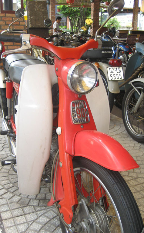 Nếu quy chế này ra đời, khả năng xe gắn máy cổ như thế này sẽ hết dịp “tung tăng” trên phố.