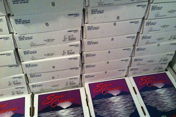 Cherry khi nhập khẩu về Việt Nam phải được bảo quản trong kho lạnh đúng tiêu chuẩn, đảm bảo nhiệt độ từ 0-4 độ. Không phải doanh nghiệp hay đại lý nào cũng có kho lạnh đúng tiêu chuẩn vì chi phí cho loại kho này rất cao. Cherry khi nhập khẩu về Việt Nam phải được bảo quản trong kho lạnh đúng tiêu chuẩn, đảm bảo nhiệt độ từ 0-4 độ. Không phải doanh nghiệp hay đại lý nào cũng có kho lạnh đúng tiêu chuẩn vì chi phí cho loại kho này rất cao.