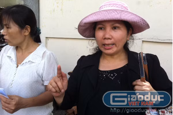 Chùm ảnh nóng: Hàng chục phụ huynh 