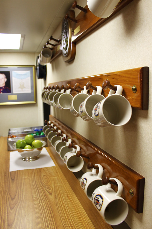 Nội thất tàu khu trục USS Jason Dunham. Nội thất tàu khu trục USS Jason Dunham.