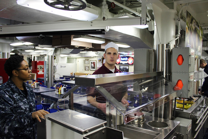 Nội thất tàu khu trục USS Jason Dunham. Nội thất tàu khu trục USS Jason Dunham.