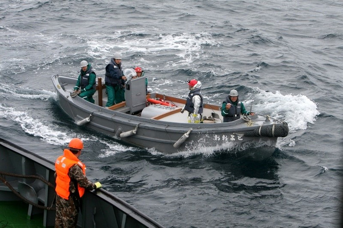 Trước khi diễn ra cuộc tập trận chung này, Hai chiến hạm Ariake và Oeda dưới sự chỉ huy của thuyền trưởng Sirane Tsutomu đã có chuyến thăm tốt đẹp tới Vladivostok, căn cứ chính của Hạm đội Thái Bình Dương Nga.