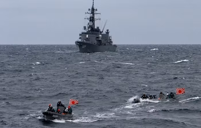 Hình ảnh lực lượng hải quân Nga Nhật tập trận trên Vịnh Peter Đại Đế.