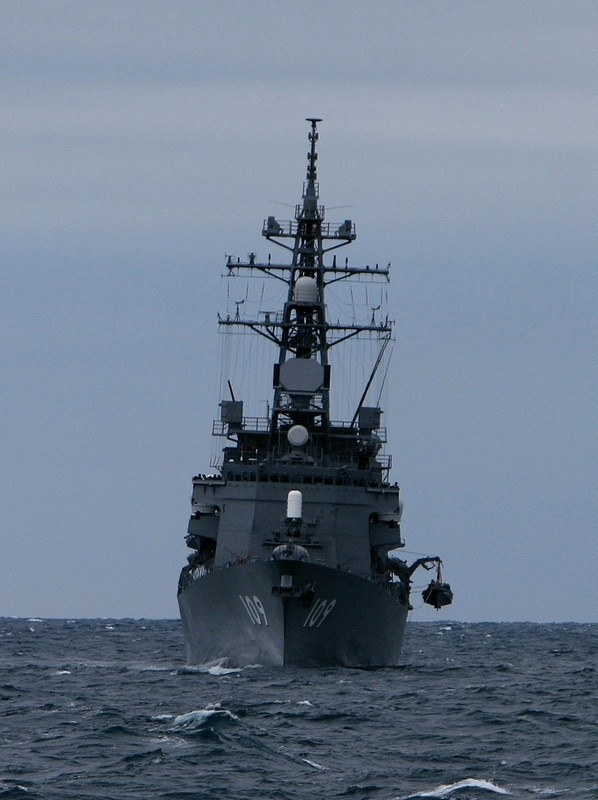 Hình ảnh lực lượng hải quân Nga Nhật tập trận trên Vịnh Peter Đại Đế.