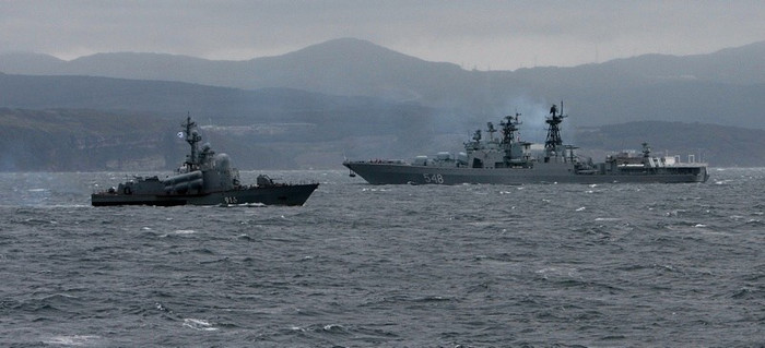 Nhận được tín hiệu, các tàu chiến của Nga và Nhật tiến hành tiếp cận chiếc tàu kéo này, sau đó sơ tán khẩn cấp thủy thủ đoàn trên tàu MB-99 lên khinh hạm Odea của Nhật.