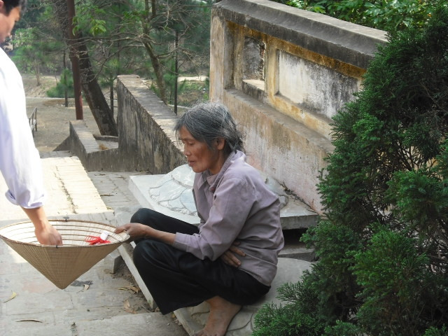 Những "Top ten" thưởng Tết thử so sánh với dân ăn mày xem sao?