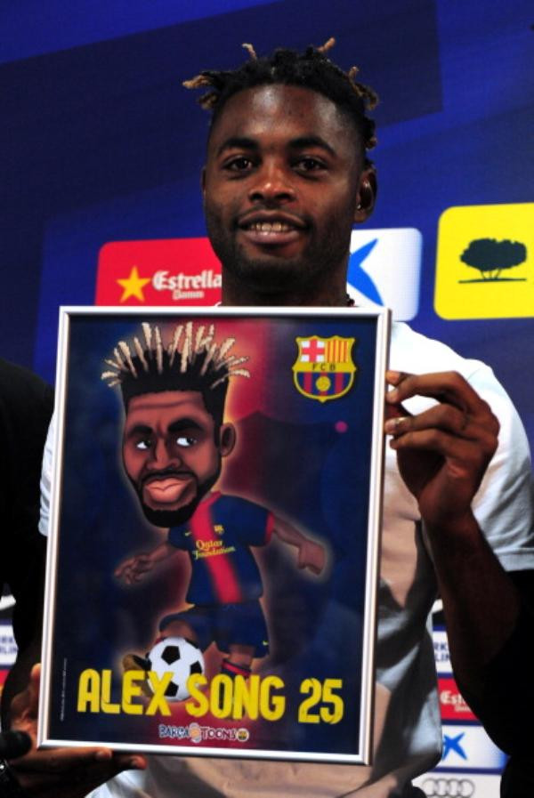 10. Alex Song (Cameroon, tiền vệ, 24 tuổi) – từ Arsenal tới Barcelona, 16,5 triệu bảng. 10. Alex Song (Cameroon, tiền vệ, 24 tuổi) – từ Arsenal tới Barcelona, 16,5 triệu bảng.