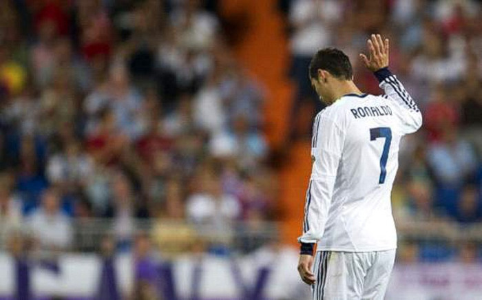 Trang web Goal.com đăng tin Real Madrid sẵn sàng nhận 200 triệu euro từ bất cứ đội bóng nào muốn sở hữu siêu sao Cristiano Ronaldo, trong trường hợp Real Madrid không thể giải quyết được tâm trạng của CR7 tại CLB. Trang web Goal.com đăng tin Real Madrid sẵn sàng nhận 200 triệu euro từ bất cứ đội bóng nào muốn sở hữu siêu sao Cristiano Ronaldo, trong trường hợp Real Madrid không thể giải quyết được tâm trạng của CR7 tại CLB.