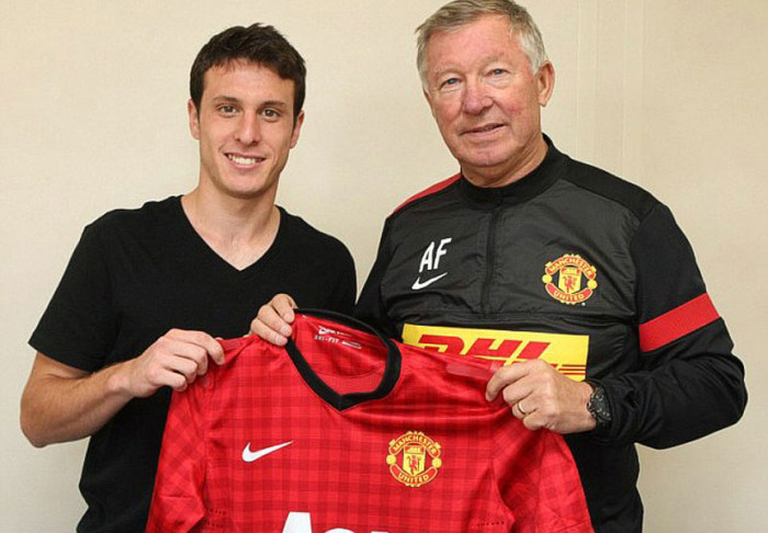 Nói về vụ chuyển nhượng, Sir Alex Ferguson phấn khởi cho biết: "Angelo đã có ảnh hưởng lớn tới bóng đá trong sự nghiệp ngắn ngủi của anh cho tới lúc này. Tốc độ của Angelo là một tài sản vô giá với chúng tôi và anh ấy có những tố chất phù hợp để trở thành một cầu thủ của Man Utd - kỹ thuật, chơi tấn công và có sự hoa mỹ".