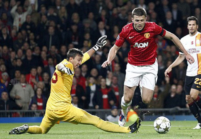 Man Utd dẫn trước sớm nhờ cú dứt điểm lạnh lùng của Michael Carrick, tuy nhiên Quỷ Đỏ chơi thiếu thuyết phục trước các nhà ĐKVĐ Thổ Nhĩ Kỳ (3 lần được cột dọc cứu thoát), và tiêu điểm là tình huống Nani hỏng ăn quả phạt đền. Man Utd dẫn trước sớm nhờ cú dứt điểm lạnh lùng của Michael Carrick, tuy nhiên Quỷ Đỏ chơi thiếu thuyết phục trước các nhà ĐKVĐ Thổ Nhĩ Kỳ (3 lần được cột dọc cứu thoát), và tiêu điểm là tình huống Nani hỏng ăn quả phạt đền.