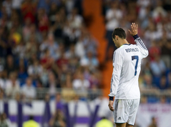 Tờ Sport khẳng định rằng Paris Saint-Germain đã bắt liên lạc với Jorge Mendes, đại diện của Cristiano Ronaldo để hỏi xem nếu Ronaldo muốn được chuyển tới thi đấu tại Paris. Đó thực sự là một bước đi đầy tham vọng nếu nó là sự thực. Tờ Sport khẳng định rằng Paris Saint-Germain đã bắt liên lạc với Jorge Mendes, đại diện của Cristiano Ronaldo để hỏi xem nếu Ronaldo muốn được chuyển tới thi đấu tại Paris. Đó thực sự là một bước đi đầy tham vọng nếu nó là sự thực.