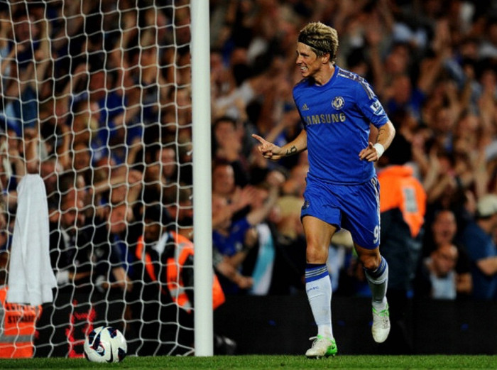 Đầu đuôi câu chuyện như sau: Damien Comolli, cựu giám đốc thể thao của Liverpool, đã được một thành viên của Ban giám đốc câu lạc bộ tiếp cận vào tháng 2 năm nay. Comolli được lắng nghe đề xuất mà trong đó Fernando Torres sẽ được đưa trở lại Liverpool. Thời điểm đó Andre Villas-Boas đứng trên bờ vực sa thải ở Chelsea còn Torres vẫn tiếp tục phong độ chập chờn, do đó Comolli tin rằng một thương vụ như thế có thể thành công.