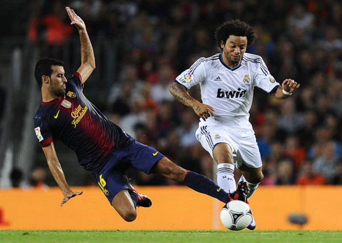 10. Sergio Busquets (Barcelona - 37 triệu bảng): tiền vệ 24 tuổi này là sự lựa chọn số một ở hàng tiền vệ của hai đội bóng mạnh nhất thế giới, Barcelona và ĐT Tây Ban Nha. Khả năng nắm chắc tuyến giữa của Busquets khiến anh trở thành một trong những tiền vệ phòng ngự có giá trị nhất trên thế giới. 10. Sergio Busquets (Barcelona - 37 triệu bảng): tiền vệ 24 tuổi này là sự lựa chọn số một ở hàng tiền vệ của hai đội bóng mạnh nhất thế giới, Barcelona và ĐT Tây Ban Nha. Khả năng nắm chắc tuyến giữa của Busquets khiến anh trở thành một trong những tiền vệ phòng ngự có giá trị nhất trên thế giới.