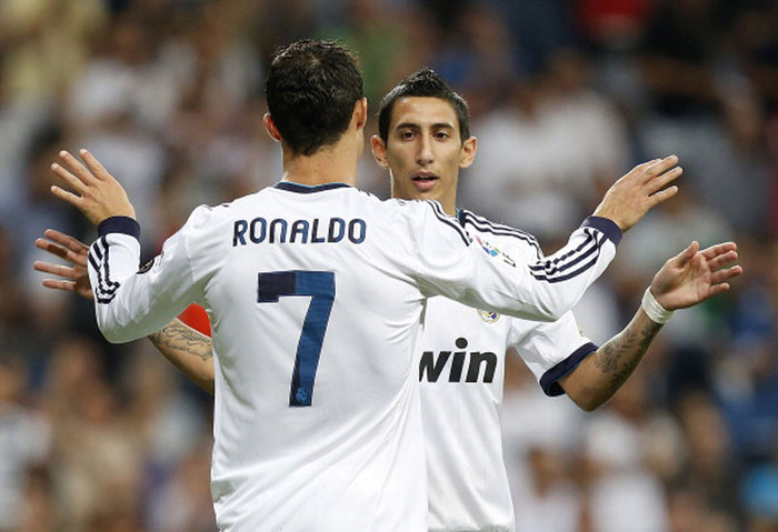 Cựu danh thủ 73 tuổi nhấn mạnh điều mà Real cần làm: "Chẳng nên làm gì nhiều, hãy nói chuyện với cậu ta một cách thẳng thắn và xác định rõ vấn đề. Chuyện này xảy ra như cơm bữa. Điều đang xảy ra lúc này là một số người đang bắt đầu nói xấu về Ronaldo, nói rằng cậu ta làm thế chỉ để kiếm cái hợp đồng mới. Tôi không nghĩ vậy, có thể chỉ là một vài điều nhỏ nhặt khiến cậu ta không vui. Khi Ronaldo tiếp tục ghi bàn thì mọi việc sẽ lại ổn, vì cậu ta là then chốt của đội hình Real, không thể bị thay thế".