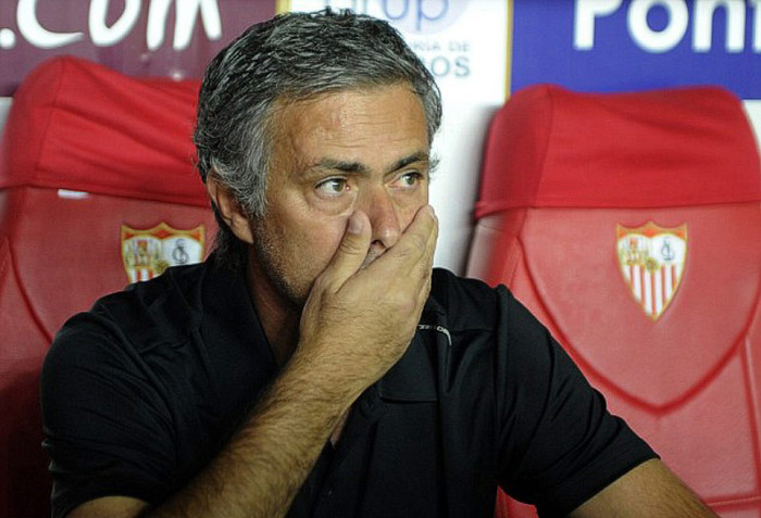 Real Madrid chứng kiến thất bại thứ 2 của họ tại La Liga mùa giải này sau khi thúc thủ trước Sevilla với tỷ số 0-1. Sau trận, Mourinho đã tự chỉ trích chính đội quân của ông khi cho rằng “tôi không có một đội bóng ra hồn”.