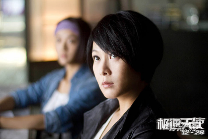 Lưu Nhược Anh với tạo hình tóc ngắn.