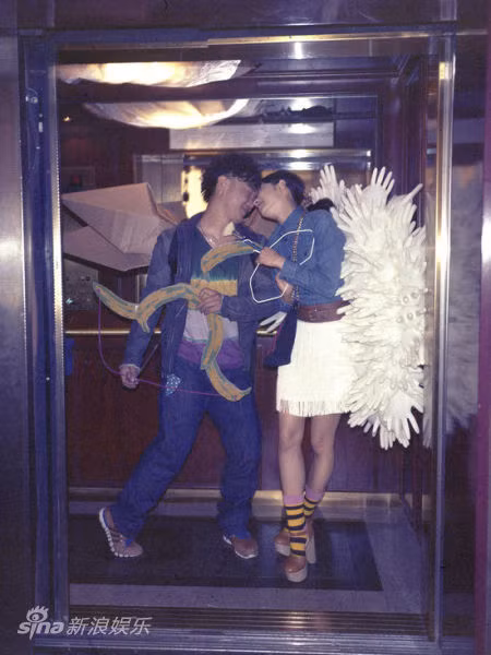 Trần Dịch Tấn bày tỏ quan niệm về tình yêu của riêng mình: “Với tôi, hôn nhân không phải là một bản hợp đồng giữa vợ và chồng. Tôi tin vào tình yêu chân chính. Tôi hay suy nghĩ về những câu chuyện tình yêu trên phim ảnh, một cô gái xinh đẹp, giàu có với một anh chàng rách rưới, nghèo nàn chẳng phải là rất đáng yêu hay sao?”. Trần Dịch Tấn bày tỏ quan niệm về tình yêu của riêng mình: “Với tôi, hôn nhân không phải là một bản hợp đồng giữa vợ và chồng. Tôi tin vào tình yêu chân chính. Tôi hay suy nghĩ về những câu chuyện tình yêu trên phim ảnh, một cô gái xinh đẹp, giàu có với một anh chàng rách rưới, nghèo nàn chẳng phải là rất đáng yêu hay sao?”.