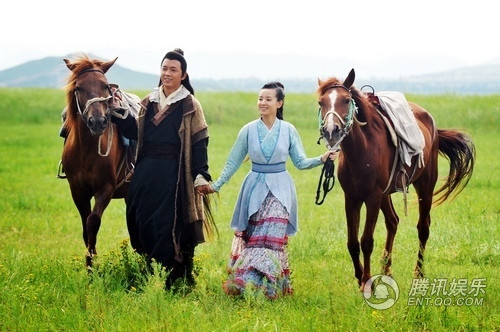 Hai người vào vai cặp tình nhân trẻ Trương Đan Phong và Vân Lũy, trải qua sóng gió cuối cùng đã giành được hạnh phúc trọn đời.