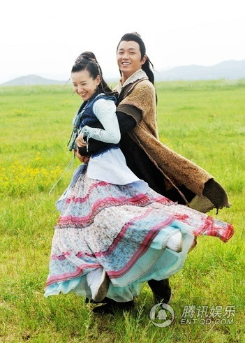 Đối mặt trước áp lực bị so sánh và phê bình với một phiên bản truyền hình được làm lại, nhưng đoàn phim Tân Bình Tung Hiệp Ảnh đã tạo nên một tác phẩm thành công về câu chuyện tình võ hiệp lãng mạn với cách xây dựng mới mẻ và được khán giả đón nhận.