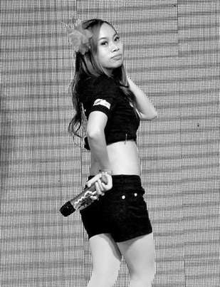 Được giới truyền thông "săn đuổi" vì những tuyên ngôn giật gân của mình. Được giới truyền thông "săn đuổi" vì những tuyên ngôn giật gân của mình.