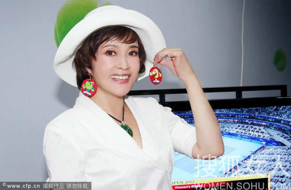 Bí quyết gìn giữ vẻ đẹp của người phụ nữ U60 vẫn khiến bao người xao lòng này cho đến nay vẫn chưa được Lưu Hiểu Khánh bật mí. Ảnh: cfp.cn Bí quyết gìn giữ vẻ đẹp của người phụ nữ U60 vẫn khiến bao người xao lòng này cho đến nay vẫn chưa được Lưu Hiểu Khánh bật mí. Ảnh: cfp.cn