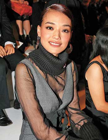 Môi cong, dáng chuẩn, mặt tàn nhang đã trở thành thương hiệu trong vẻ đẹp của người đẹp "Hồng phất nữ" Thư Kỳ.